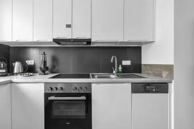 Kuchnia lub aneks kuchenny w obiekcie Modern 1BR in Bemowo - Parking & Workspace - by Rentujemy