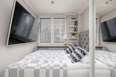 Łóżko lub łóżka w pokoju w obiekcie Cozy Apartment for 2 People Near the Palace of Culture and Science in Warsaw by Noclegi Renters