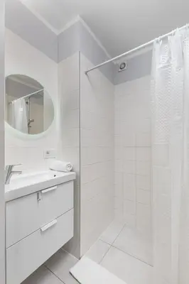 Łazienka w obiekcie Aleja Jana Pawła II 80 Parking Free by Homeprime