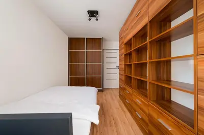 Łóżko lub łóżka w pokoju w obiekcie Jerozolimskie Urban Comfort Apartment by BookingHost