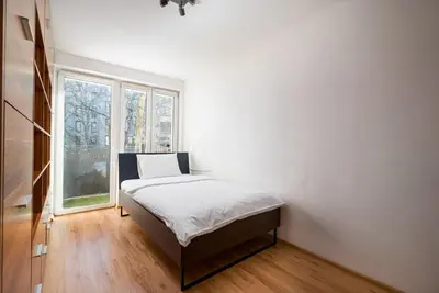 Łóżko lub łóżka w pokoju w obiekcie Jerozolimskie Urban Comfort Apartment by BookingHost