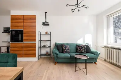 Część wypoczynkowa w obiekcie Jerozolimskie Urban Comfort Apartment by BookingHost