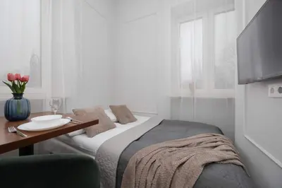 Telewizja i/lub zestaw kina domowego w obiekcie Functional Pet-Friendly Micro-Apartment in Warsaw by Noclegi Renters