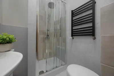 Łazienka w obiekcie Functional Pet-Friendly Micro-Apartment in Warsaw by Noclegi Renters