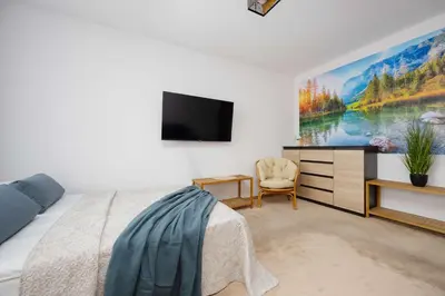 Telewizja i/lub zestaw kina domowego w obiekcie Bright Studio Górczewska in Warszawa with Air Conditioning and Parking by Noclegi Renters