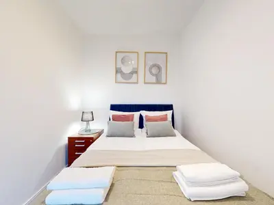 Łóżko lub łóżka w pokoju w obiekcie Halo Apartment with AC Wola Rondo Daszynskiego