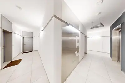 Łóżko lub łóżka w pokoju w obiekcie Halo Apartment with AC Wola Rondo Daszynskiego