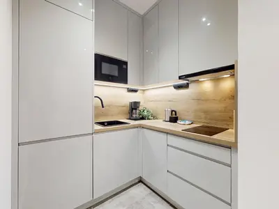 Kuchnia lub aneks kuchenny w obiekcie Halo Apartment with AC Wola Rondo Daszynskiego