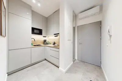 Kuchnia lub aneks kuchenny w obiekcie Halo Apartment with AC Wola Rondo Daszynskiego
