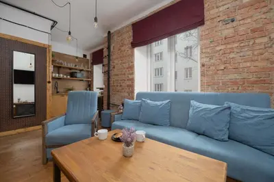 Część wypoczynkowa w obiekcie Loft Apartment in a Well-Connected District in Warsaw by Noclegi Renters