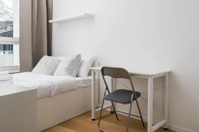 Łóżko lub łóżka w pokoju w obiekcie Aleja Krakowska Harmony Apartment by BookingHost