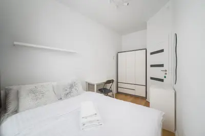 Łóżko lub łóżka w pokoju w obiekcie Aleja Krakowska Harmony Apartment by BookingHost