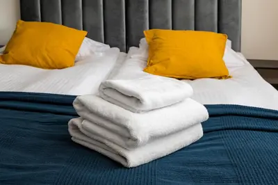 Łóżko lub łóżka w pokoju w obiekcie Broniewskiego Comfort Studio by BookingHost