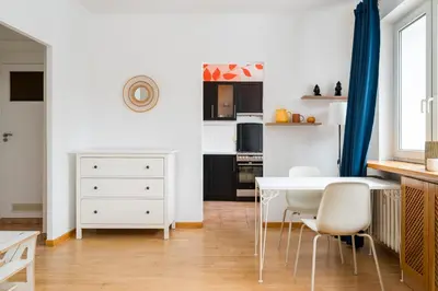 Kuchnia lub aneks kuchenny w obiekcie Mokotów Czarnomorska Homely Studio by BookingHost