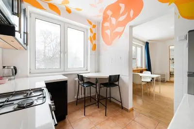 Kuchnia lub aneks kuchenny w obiekcie Mokotów Czarnomorska Homely Studio by BookingHost