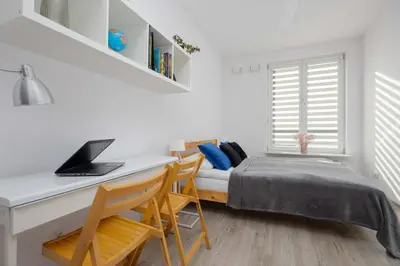 Łóżko lub łóżka w pokoju w obiekcie Colorful Apartment Jasnodworska in Warsaw with Air Conditoning, Gym and Parking by Noclegi Renters