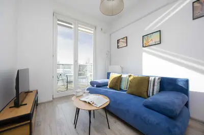 Telewizja i/lub zestaw kina domowego w obiekcie Colorful Apartment Jasnodworska in Warsaw with Air Conditoning, Gym and Parking by Noclegi Renters