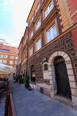 Budynek, w którym mieści się apartament