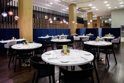 Restauracja lub miejsce do jedzenia w obiekcie Courtyard by Marriott Warsaw Airport