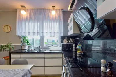 Kuchnia lub aneks kuchenny w obiekcie JessApart– Babka Tower Apartment