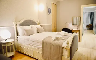 Łóżko lub łóżka w pokoju w obiekcie JessApart– Babka Tower Apartment