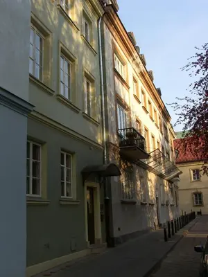 Budynek, w którym mieści się apartament