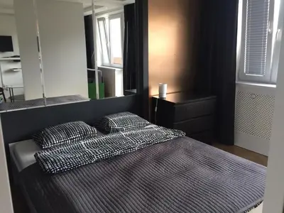 Łóżko lub łóżka w pokoju w obiekcie Emerald Mokotowska 59