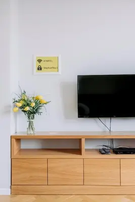Telewizja i/lub zestaw kina domowego w obiekcie Plac Zbawiciela - 2 Rooms, 4 Beds - Sleeps 6 Comfortably
