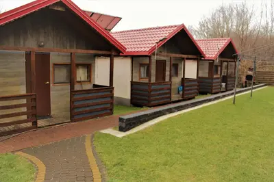 Budynek, w którym mieści się domek letniskowy