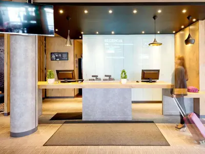 Telewizja i/lub zestaw kina domowego w obiekcie Ibis Warszawa Ostrobramska