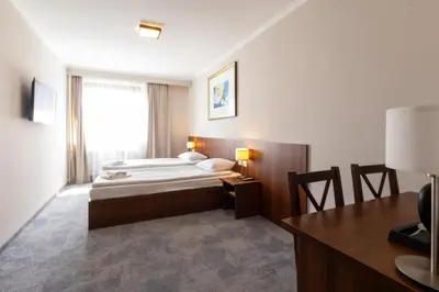 Łóżko lub łóżka w pokoju w obiekcie Hit Hotel