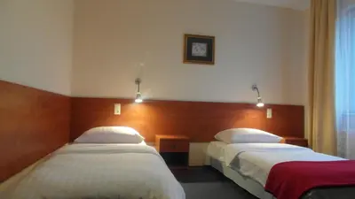 Łóżko lub łóżka w pokoju w obiekcie Hotel Julianów