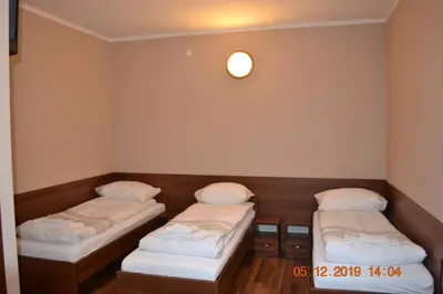 Łóżko lub łóżka w pokoju w obiekcie Hotelik Karter