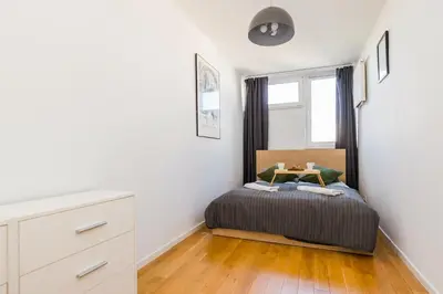 Łóżko lub łóżka w pokoju w obiekcie ShortStayPoland Chlodna (B21)