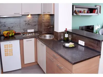 Kuchnia lub aneks kuchenny w obiekcie Kwiatowa Warsaw Apartment