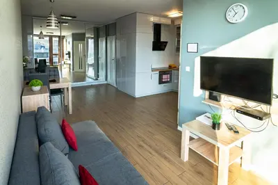 Telewizja i/lub zestaw kina domowego w obiekcie Triton Apartments in Warsaw