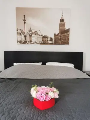 Łóżko lub łóżka w pokoju w obiekcie Royal Way Snug - Old Town