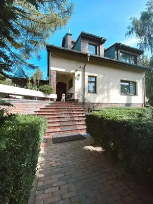 Budynek, w którym mieści się pensjonat