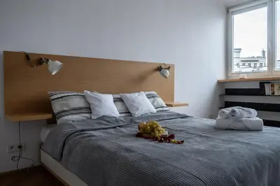 Łóżko lub łóżka w pokoju w obiekcie oompH Warsaw Central Elegant Apartment