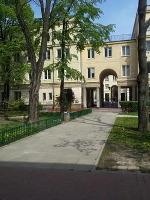 Budynek, w którym mieści się apartament