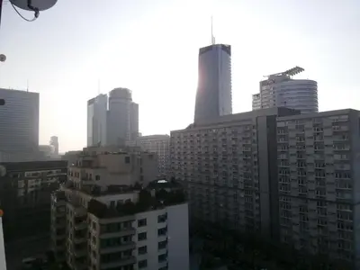 Widok na miasto Warszawa z tego apartamentu