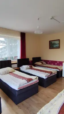 Łóżko lub łóżka w pokoju w obiekcie Henrix