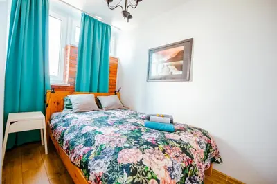 Łóżko lub łóżka w pokoju w obiekcie Bright 14th Flr Sunset City Park View by PolandBnB