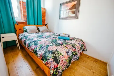 Łóżko lub łóżka w pokoju w obiekcie Bright 14th Flr Sunset City Park View by PolandBnB