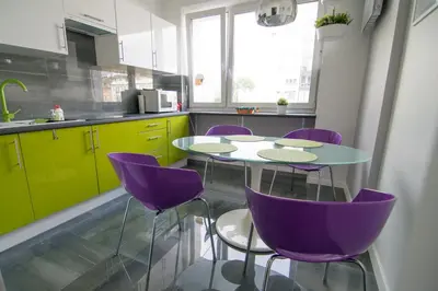 Kuchnia lub aneks kuchenny w obiekcie Bright Apartment Hoza