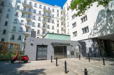 Budynek, w którym mieści się apartament