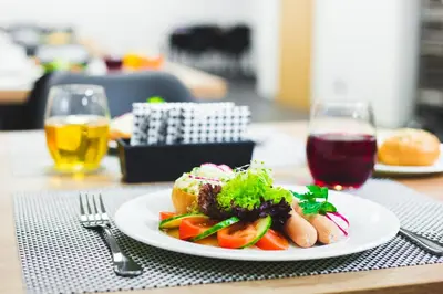 Jedzenie w hotelu lub w pobliżu