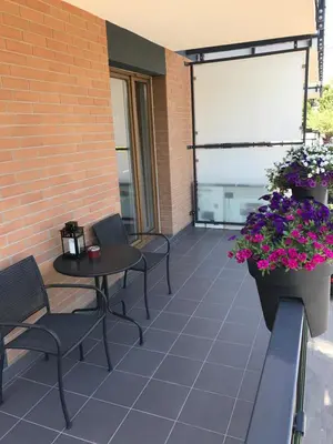 Balkon lub taras w obiekcie Millennium Manufaktura Green