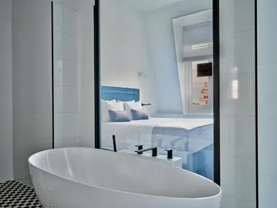 Łóżko lub łóżka w pokoju w obiekcie Hotel Indigo Warsaw Nowy Świat by IHG