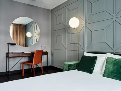 Łóżko lub łóżka w pokoju w obiekcie Hotel Indigo Warsaw Nowy Świat by IHG